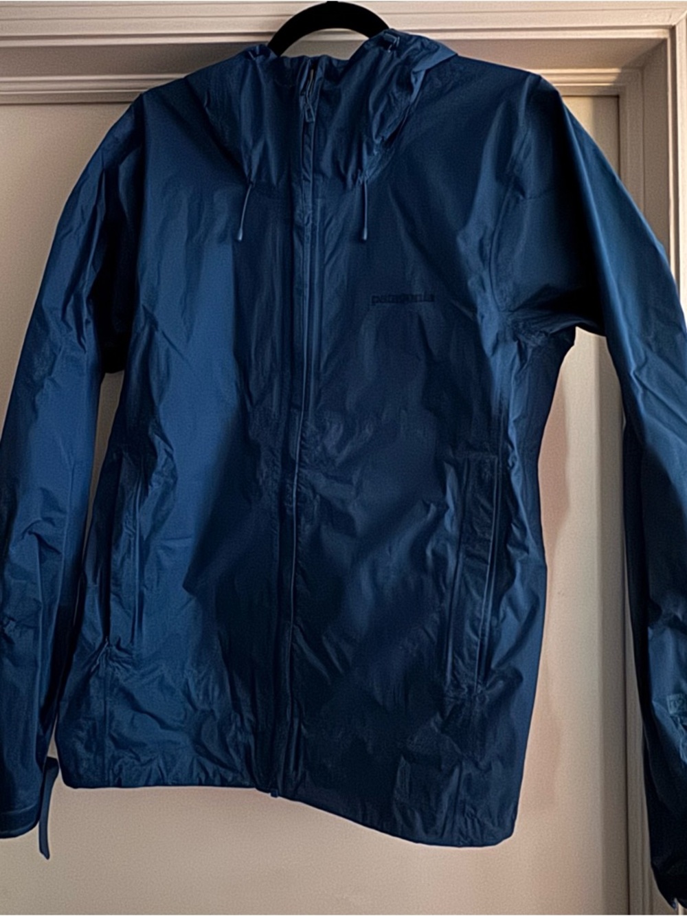 Patagonia Men's Hooded Raincoat in Deep Navy